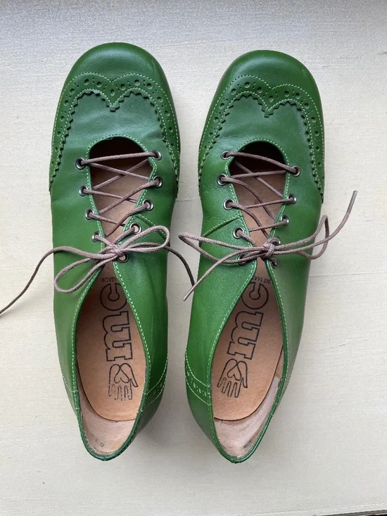 Vintage Lace-ups in Vivid Green - Picture 1 of 3